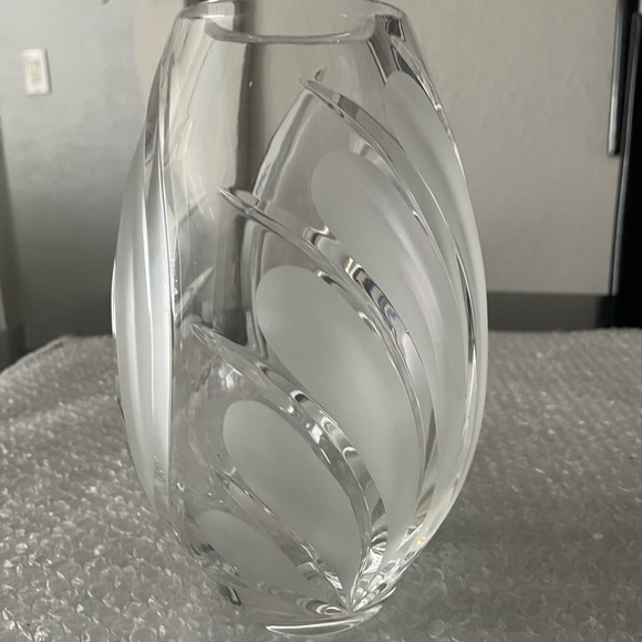 MARQUIS BY WATERFORD VASE FROSTED CRYSTAL COVENTRY PATTERN - Picture 3 of 10